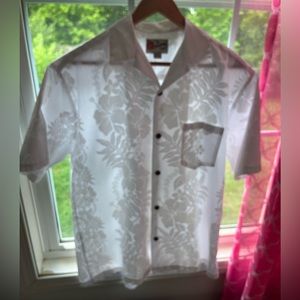 Hilo Hatties Men’s White on White Hawaiian Shirt Size M
